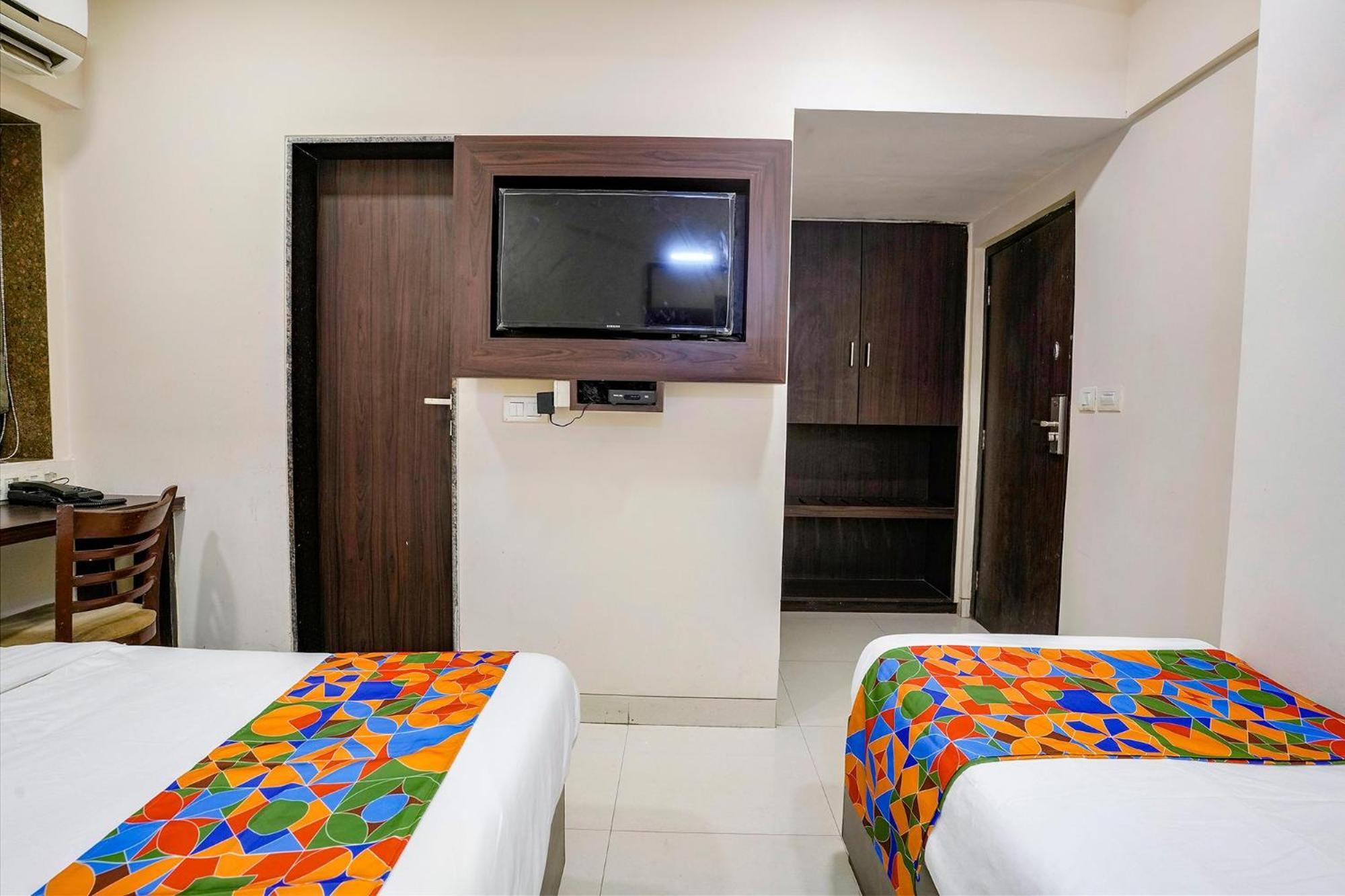 Fabhotel Kamran Residency Мумбай Екстериор снимка